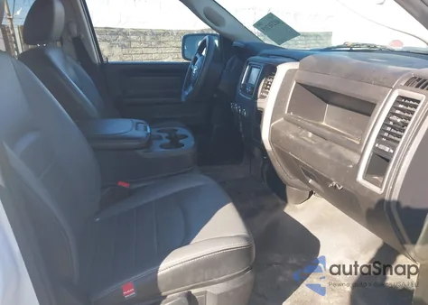 2022 Ram 1500 Classic Tradesman 4X4 6'4 Box z USA, uszkodzony, nr VIN 1C6RR7FG5NS163403